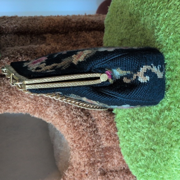 Hand worked vintage needlepoint bag. - Picture 3 of 14